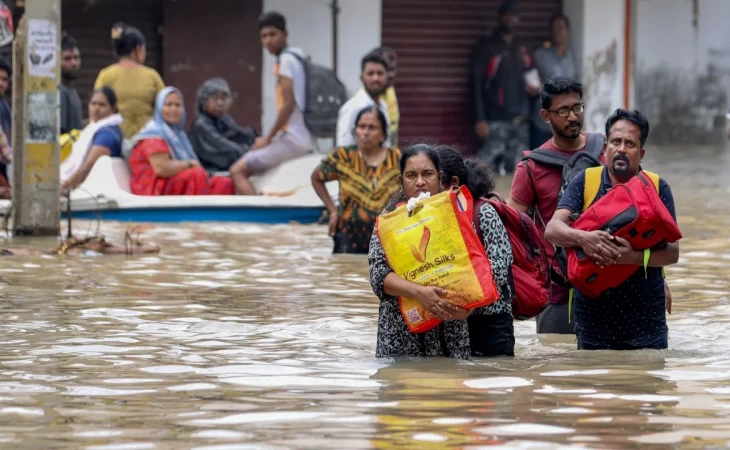तमिलनाडु के कई इलाकों में बाढ़ जैसी हालत